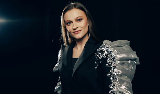 Emmy releases the acoustic version of 'Laika Party'