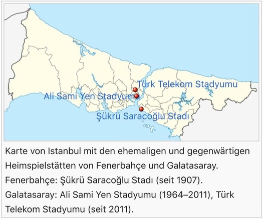 Karte von Istanbul, die die Standorte der ehemaligen und aktuellen Heimspielstätten von Fenerbahçe und Galatasaray zeigt. Es sind drei Stadien markiert: Ali Sami Yen Stadyyumu, Türk Telekom Stadyumu und Şükrü Saracoğlu Stadı. Die Karte zeigt das geografische Gebiet mit Wasserflächen und einer hellen Hintergrundfarbe.