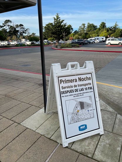 Monterey-Salinas / MST sign in Spanish for “Primera noche Servicio de transporte DESPUES DE LAS 10 P.M.” / "First Night Shuttle Service AFTER 10 p.m.” 